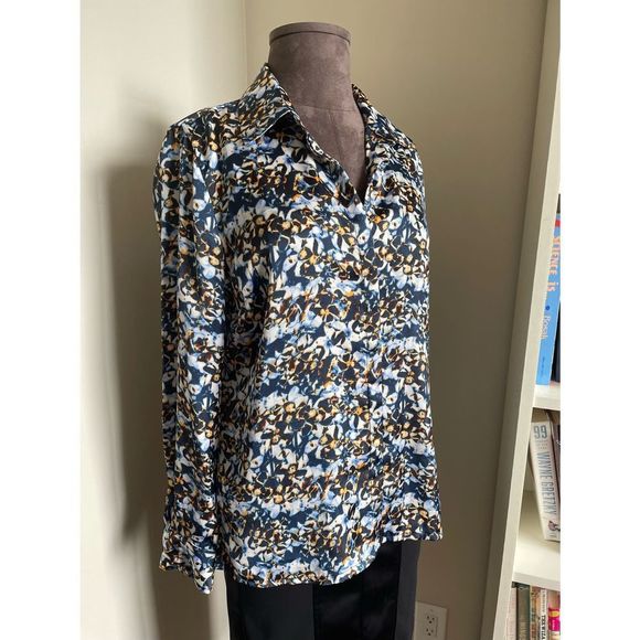 💙 Vintage Floral Blouse - Picture 2 of 9